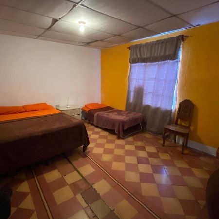 4 Grados Hostel Guatemala City Bagian luar foto