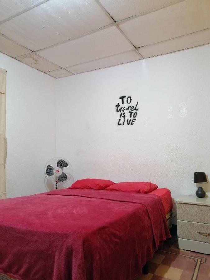 4 Grados Hostel Guatemala City Bagian luar foto