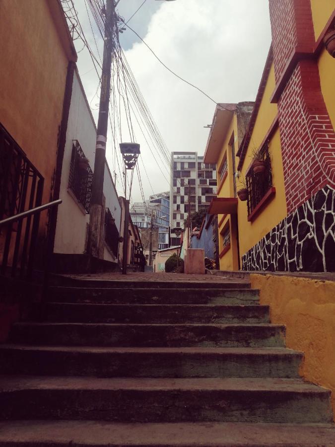4 Grados Hostel Guatemala City Bagian luar foto
