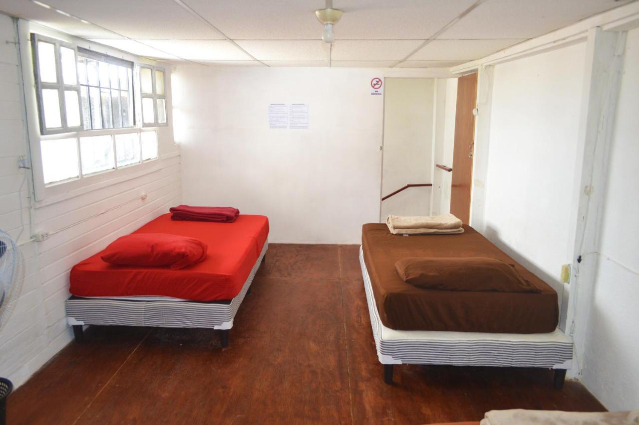 4 Grados Hostel Guatemala City Bagian luar foto