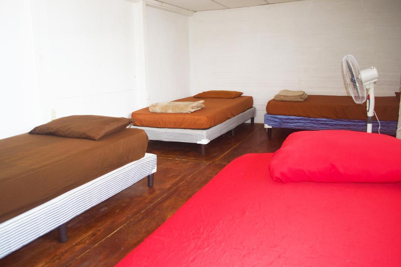 4 Grados Hostel Guatemala City Bagian luar foto
