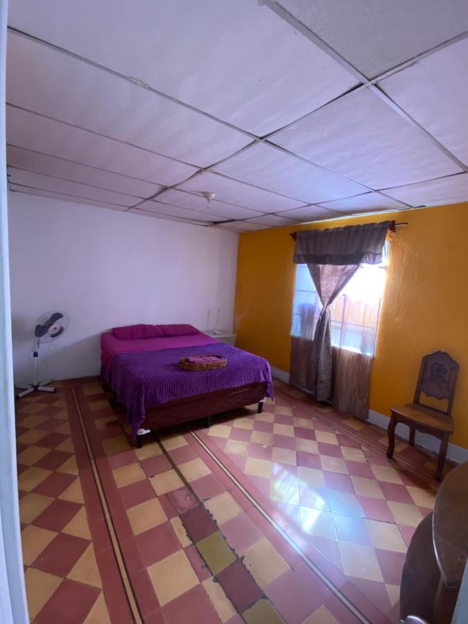 4 Grados Hostel Guatemala City Bagian luar foto