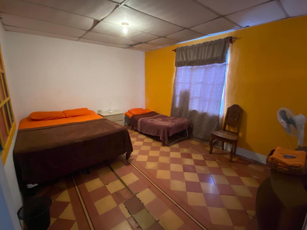 4 Grados Hostel Guatemala City Bagian luar foto